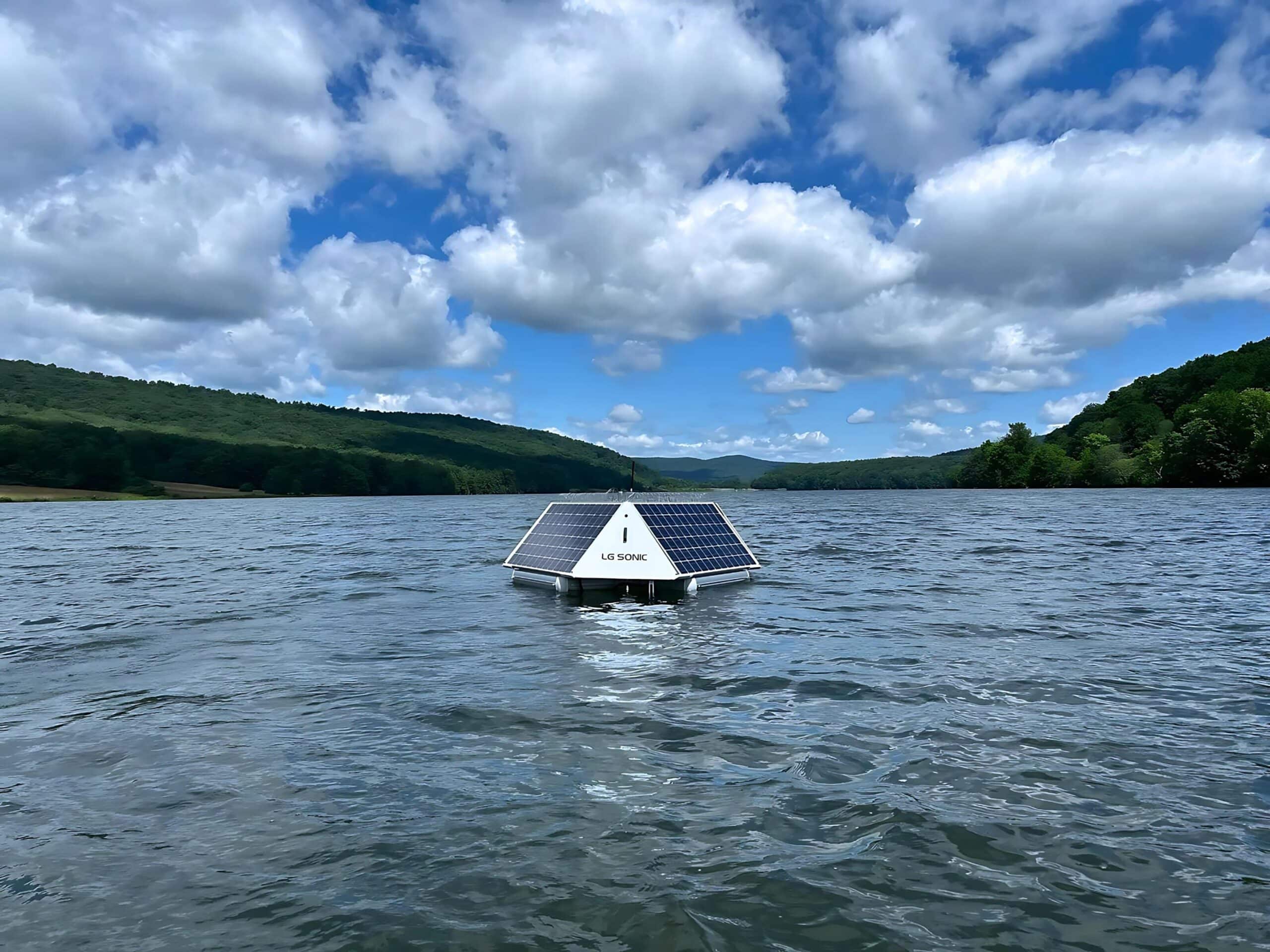 智能藻類控制：安裝在湖中的 MPC-Buoy